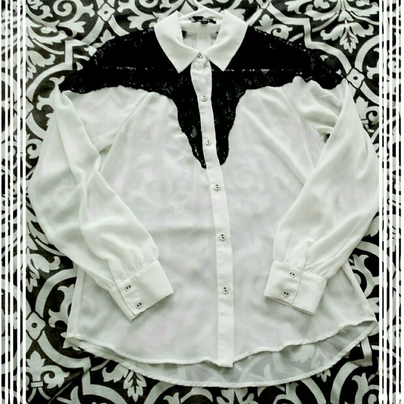 White blouse - Picture 1 of 3