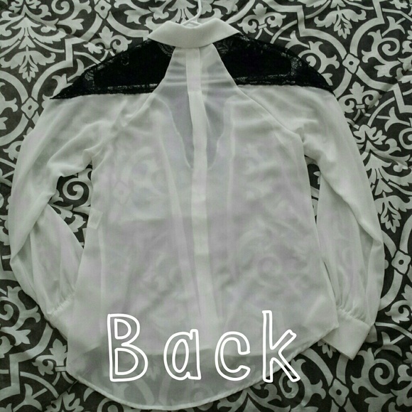 White blouse - Picture 3 of 3