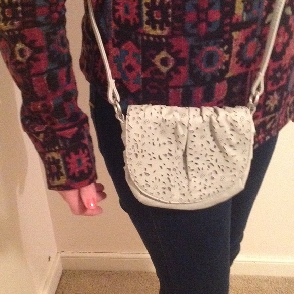 Cut Out leather cross body - Picture 2 of 3