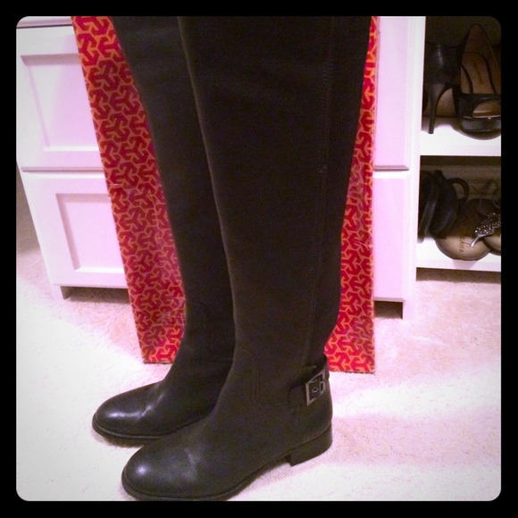 Super sexy high Tory Burch boots!