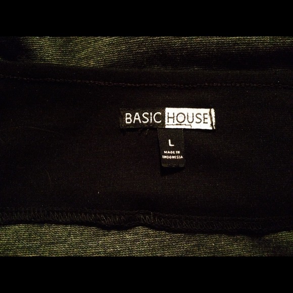 Basic house gray with black striped skirt - Picture 2 of 2