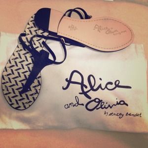 !!HP!! NEW Alice + Olivia by Stacey Bendet Sandals