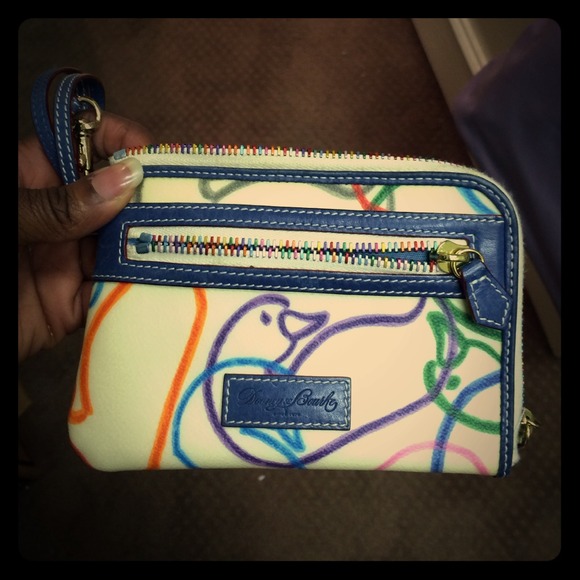 💯 Vintage Dooney & Bourke wristlet *price reduced