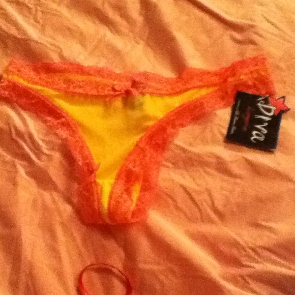 Lingerie - Picture 2 of 2