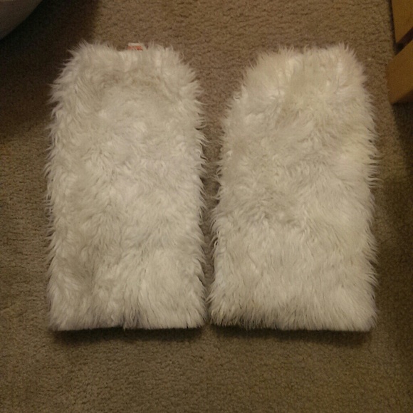White fluffies. Name ur price!