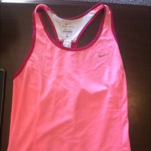 pink nike workout razorback tank! 👯👯