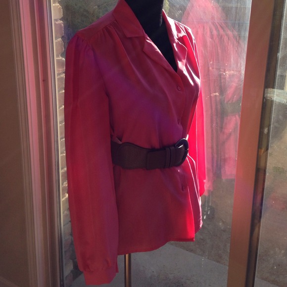 Pink blouse. - Picture 2 of 3