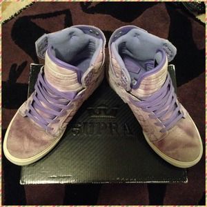 💜SOLD💜Womens Supras