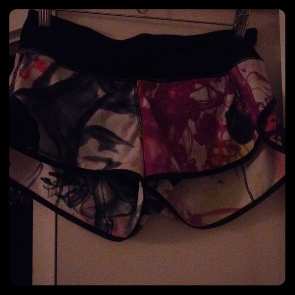 Lululemon Run Speed Short sz 6 multi-colored