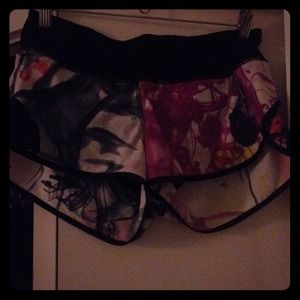 Lululemon Run Speed Short sz 6 multi-colored