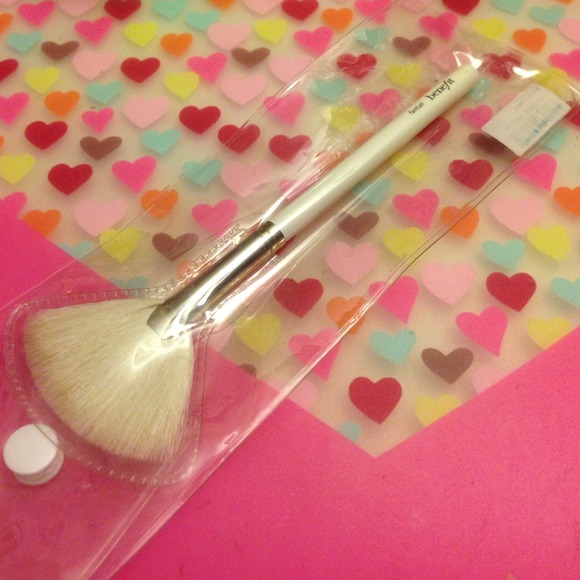 Benefit Cosmetics Fan Brush *Brand New*