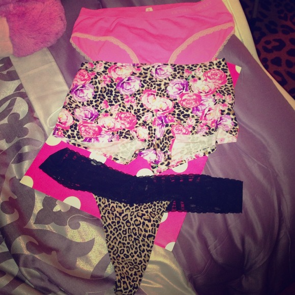 SOLD 3 vs/pink undies - Picture 1 of 1