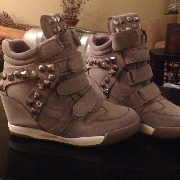 Sneaker wedges
