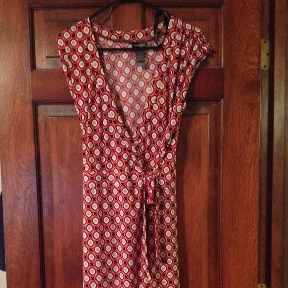 SOLD ELSEWHERE!! Cute true wrap knee length dress