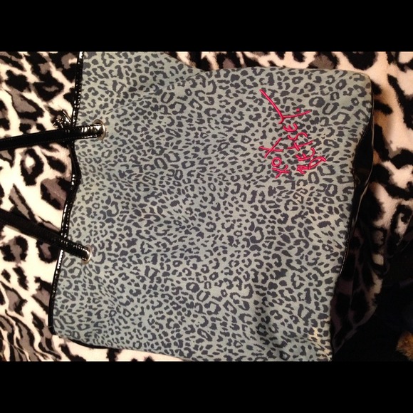 Betsey Johnson sequence purse 👛 - Picture 3 of 3