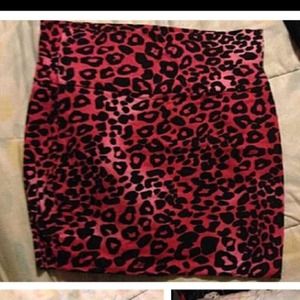 Tight Leopard printed skirt