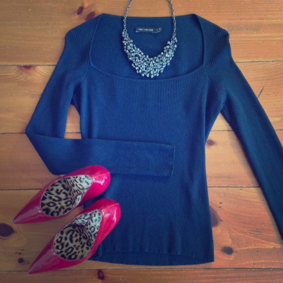 Square neck sweater