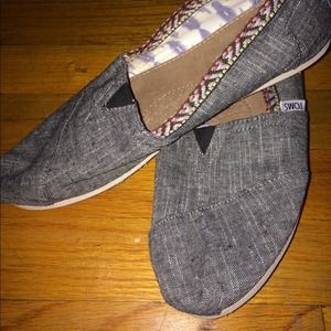 Sale‼️TOMS -Denim with side color stitching s8.5