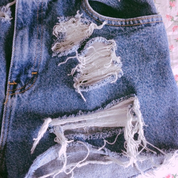 🚫SOLD Vintage high waisted jean shorts - Picture 3 of 4