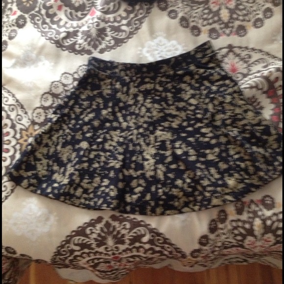 SOLD. F21 Skater Skirt in Gold Leopard - Picture 1 of 2