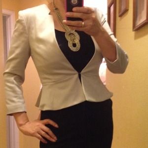 ❌SOLD❌Beautiful  cropped peplum blazer 💋