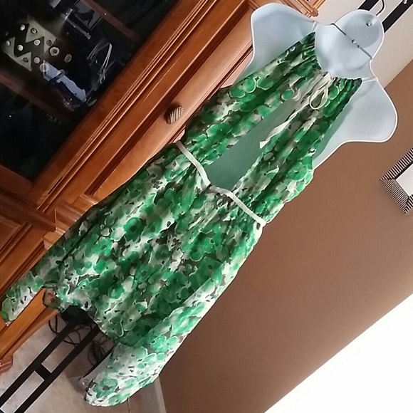 SOLD. Green Floral Spring Dress - Picture 4 of 4