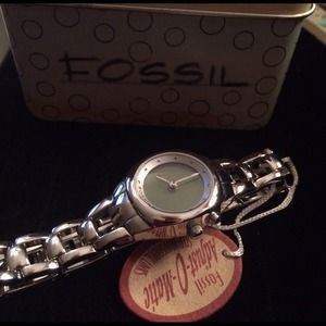 Fossil watch new with tags in box. Fossil watch new with tags in box.
