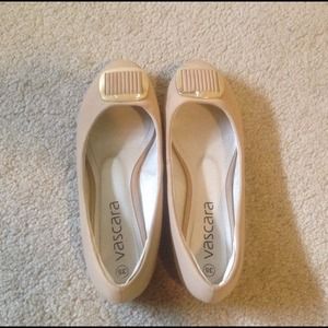 ** SOLD ** Vascara Nude Flats - Size 5/35