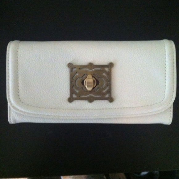 ❌SOLD ON EBAY❌Cream color wallet/clutch