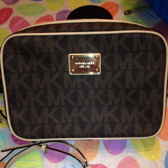 Micheal Kors purse