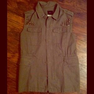 BDG military best with studs