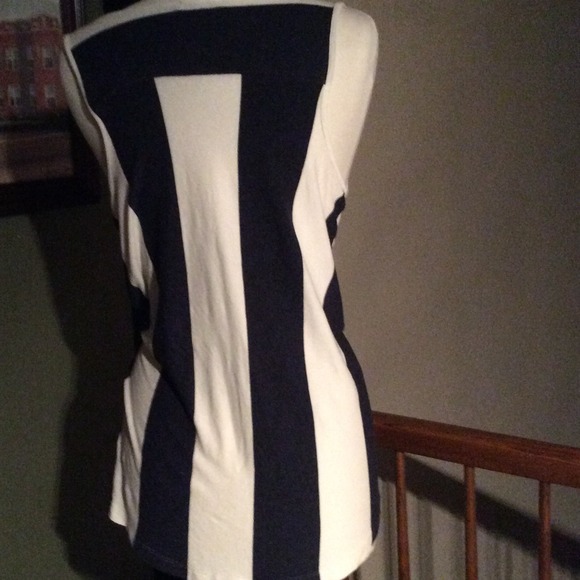 Sold in bundle Hi Lo Blue and White Tank - Picture 4 of 4