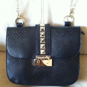Black Michael Kors Purse: Chain strap