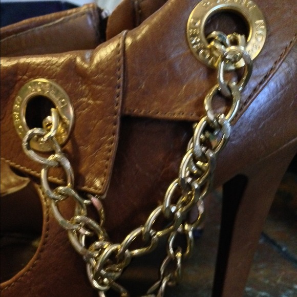 Dereon open toe brown heels with gold accents - Picture 2 of 5