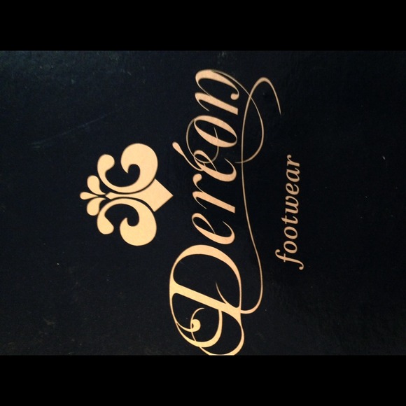 Dereon open toe brown heels with gold accents - Picture 5 of 5