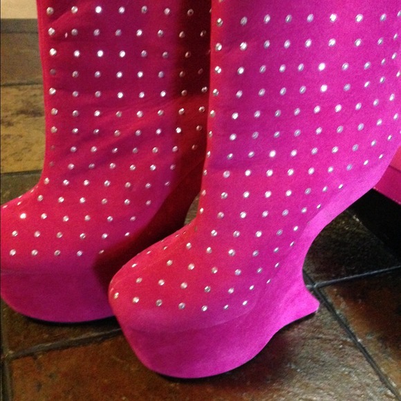 Magenta studded inverted heels - Picture 3 of 3