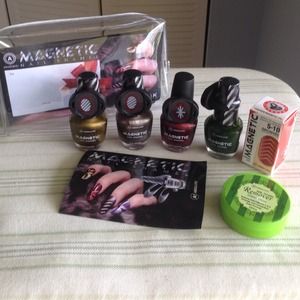 Magnetic Nail Enamel Polish Set.