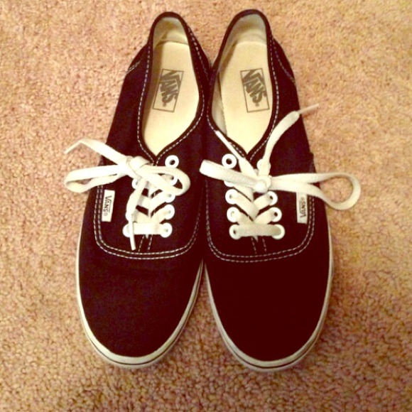 Black Lo Pro Vans