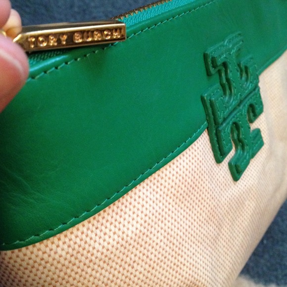 Price drop!!! 💚 TORY BURCH Cosmetic Case - Picture 2 of 2