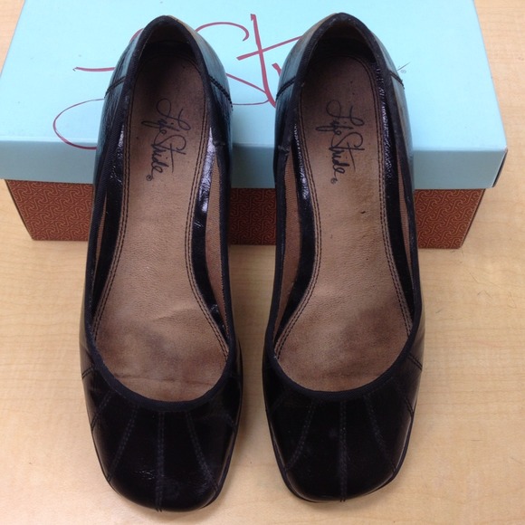 Life Stride Black Flats