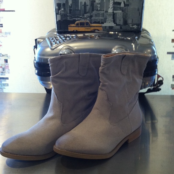 Qupid Boots - Western Cowboy Inspired Bootie