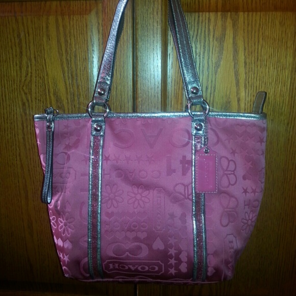 AUTHENTIC COACH MED SIZE PURSE