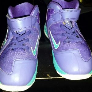 Lebrons toddler size 9c