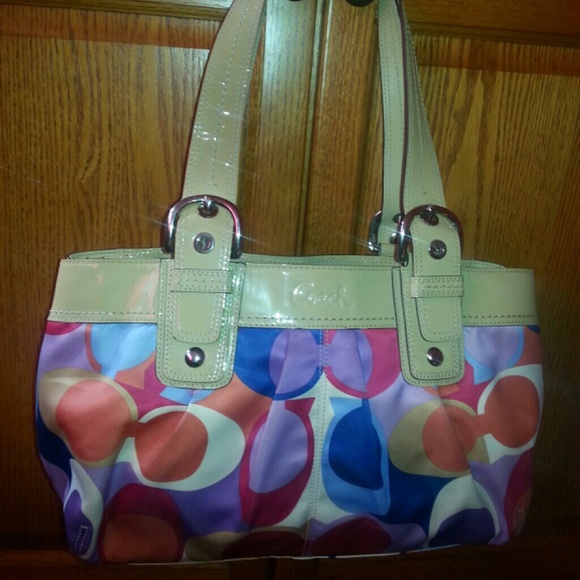 AUTHENTIC COACH MEDIUM SIZED PURSE