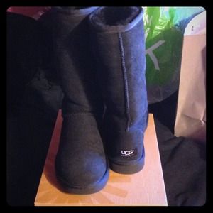 New tall black Uggs size 5
