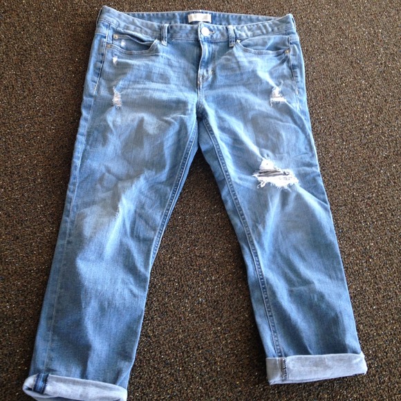 Express distressed crop jeans!