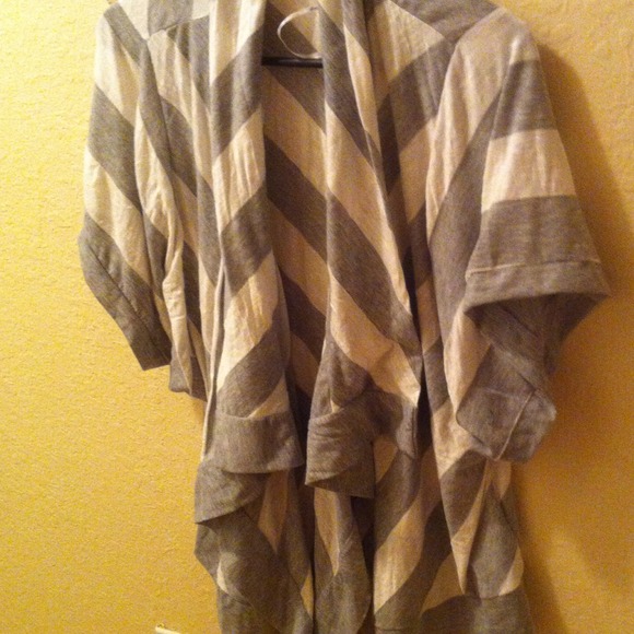 Like new forever 21 grey and white striped top!