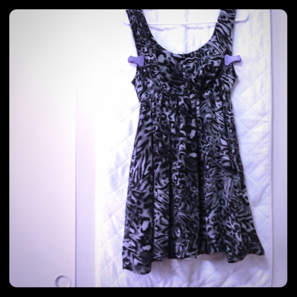 ~*>">NO BOUNDARIES< SNOW LEOPARD PRINT TOP"<*~