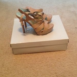 Jessica Simpson Nude heels