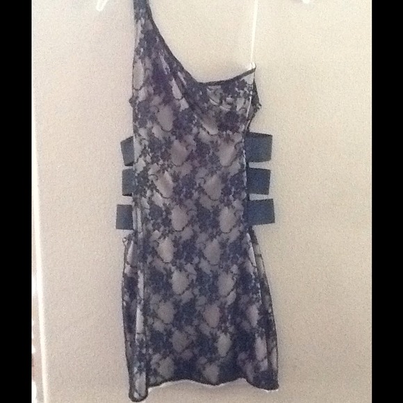 Off the shoulder beige lace club dress. - Picture 2 of 3